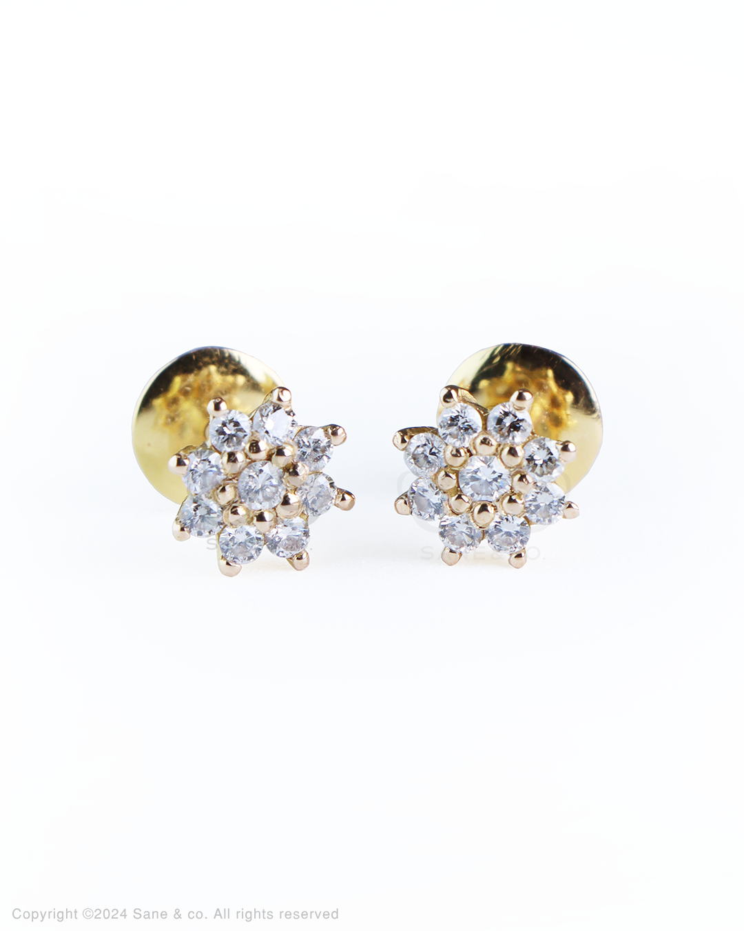 18k Gold petal motif earrings