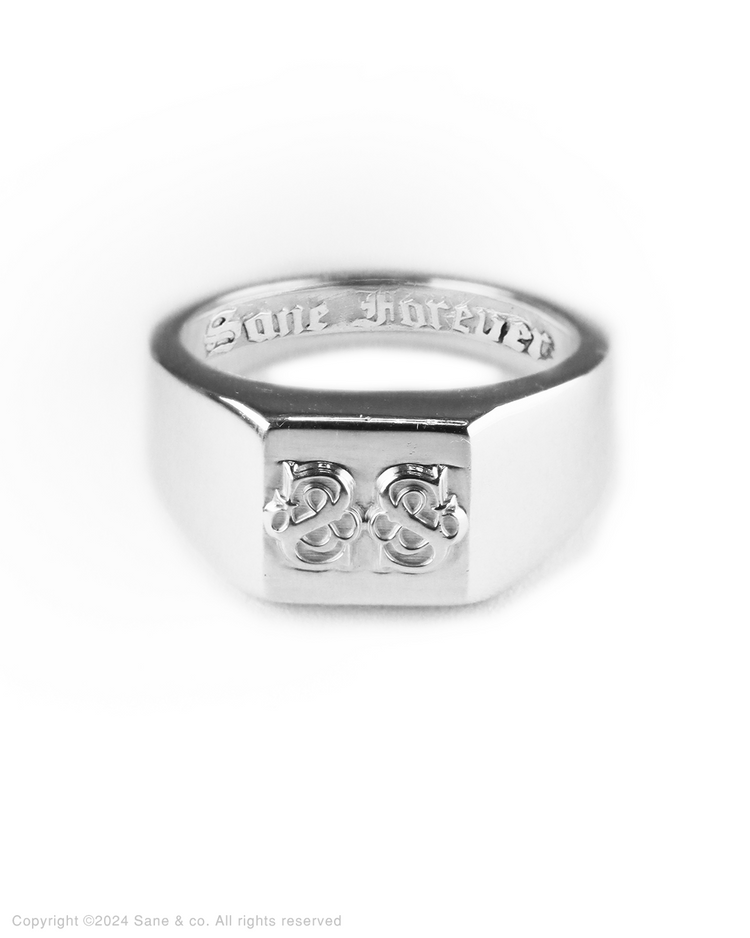 Mirrored reflections signet ring