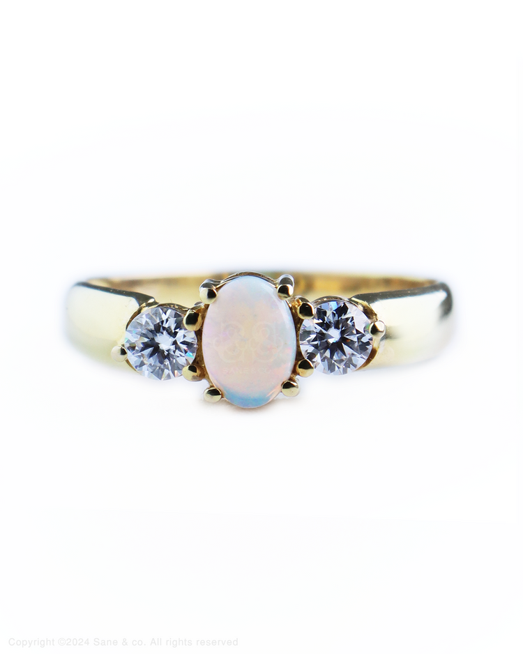 18k Gold Australian opal diamond ring