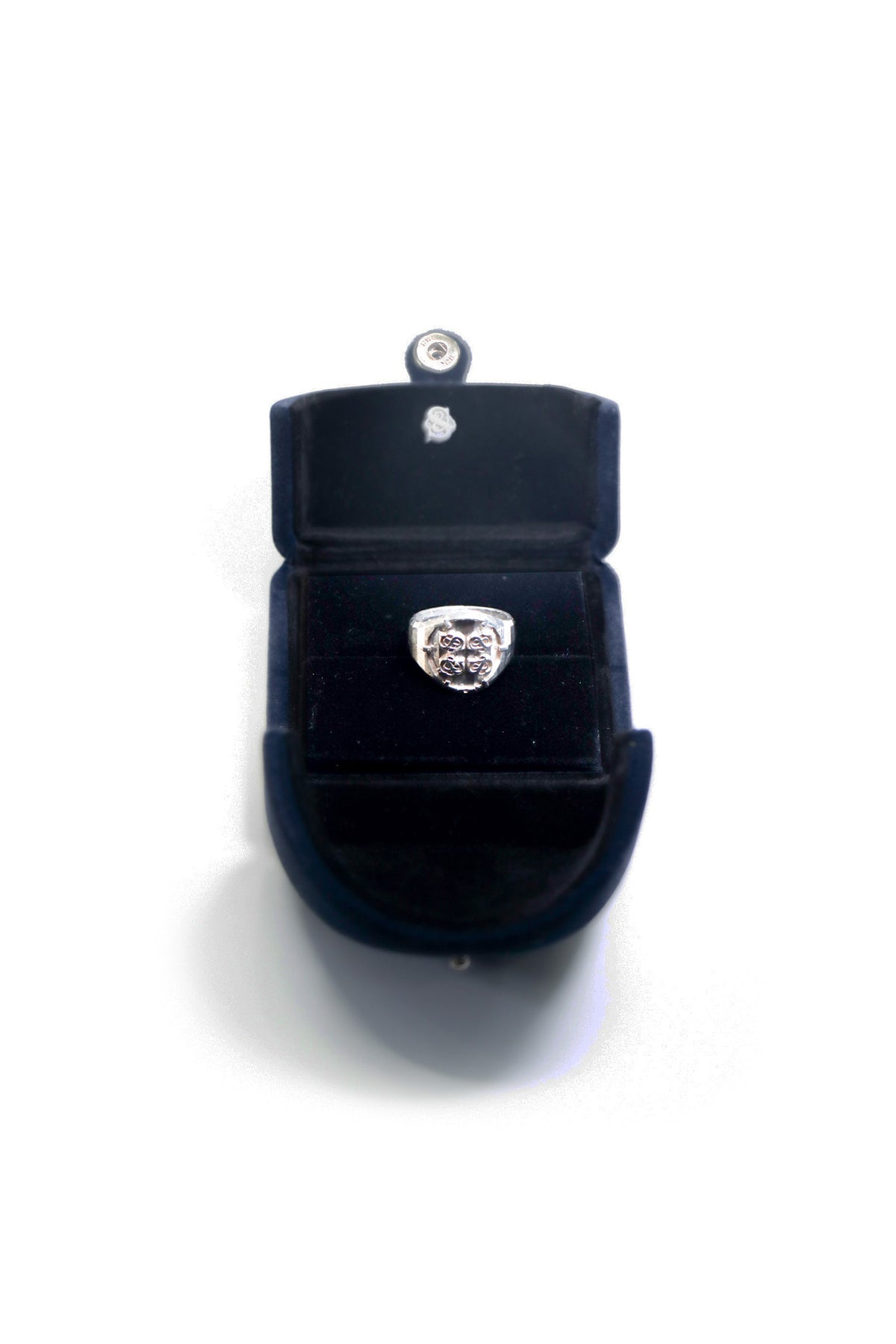 Signet ring