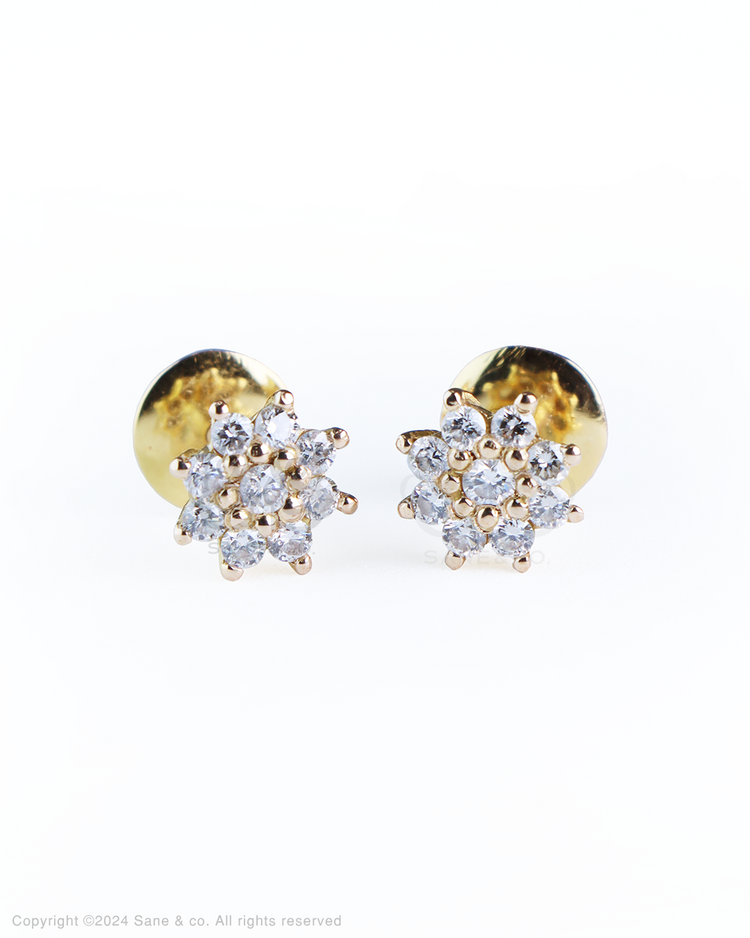 18k Gold petal motif earrings