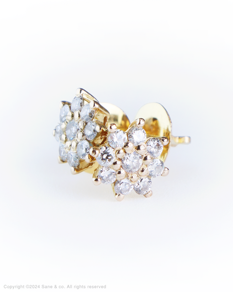 18k Gold petal motif earrings