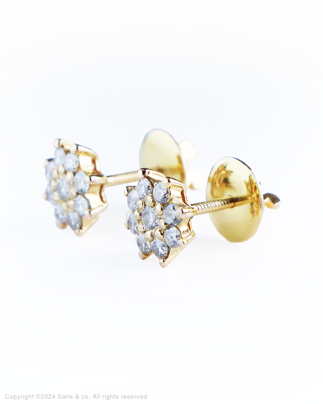 18k Gold petal motif earrings